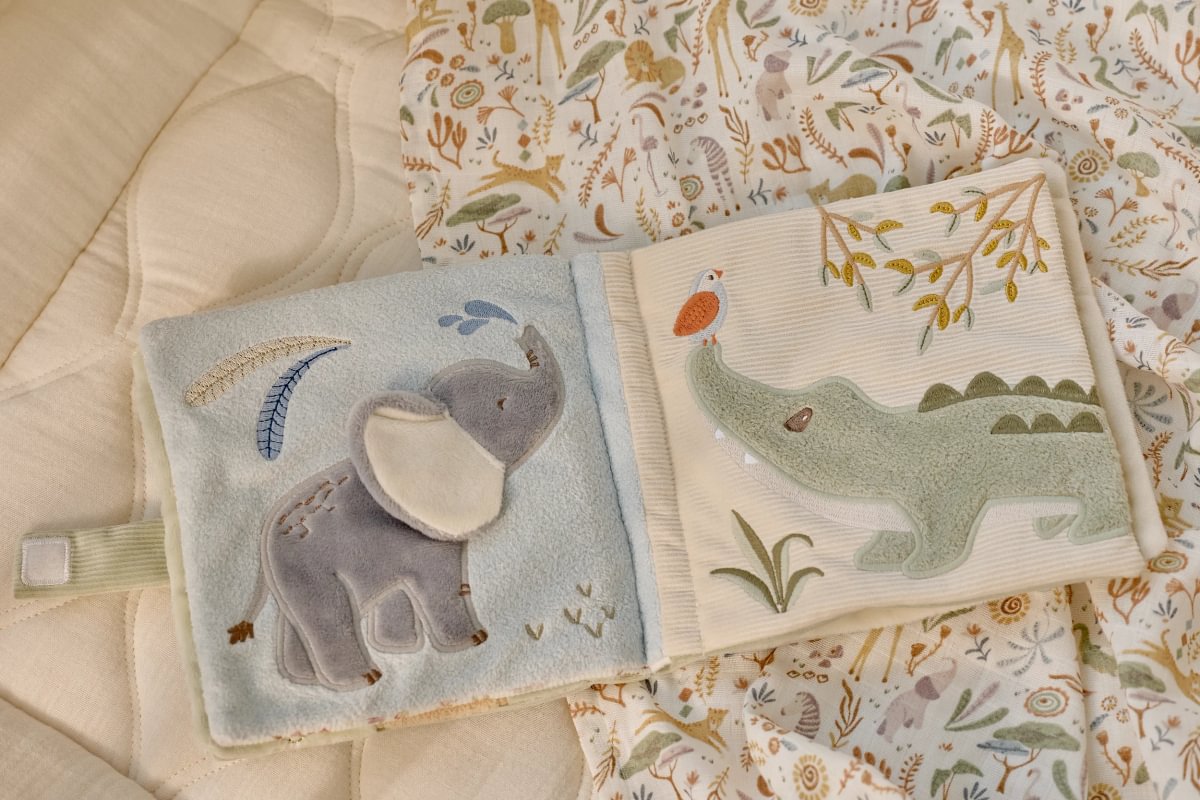 Mīkstā grāmata Safari Friends, Soft Activity Book Large, Little Dutch