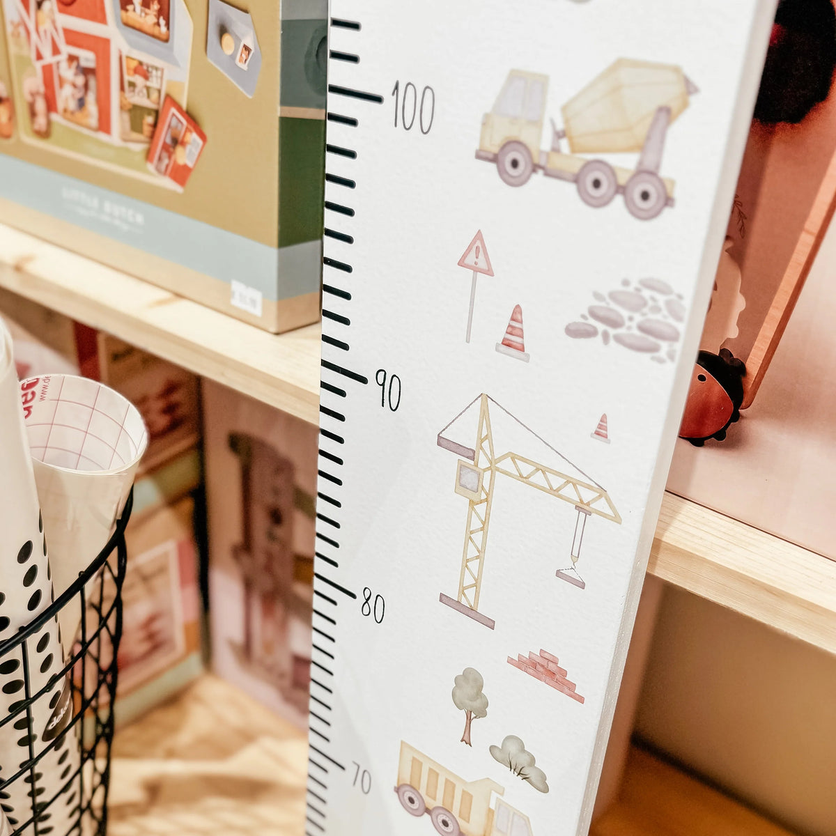 Dzelteni traktori - Personalizēts bērna auguma metramērs, Veco dēļu dekors