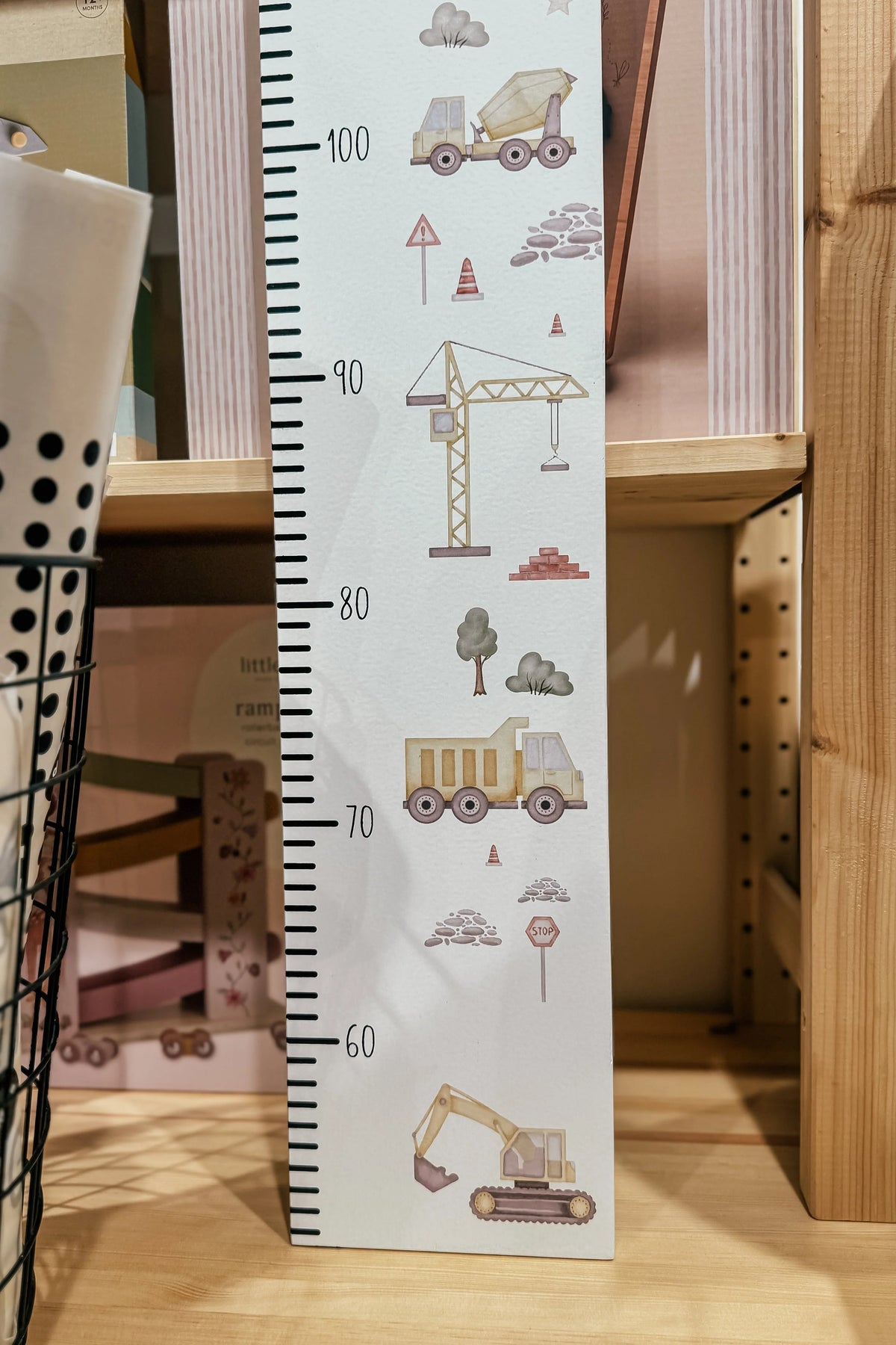 Dzelteni traktori - Personalizēts bērna auguma metramērs, Veco dēļu dekors