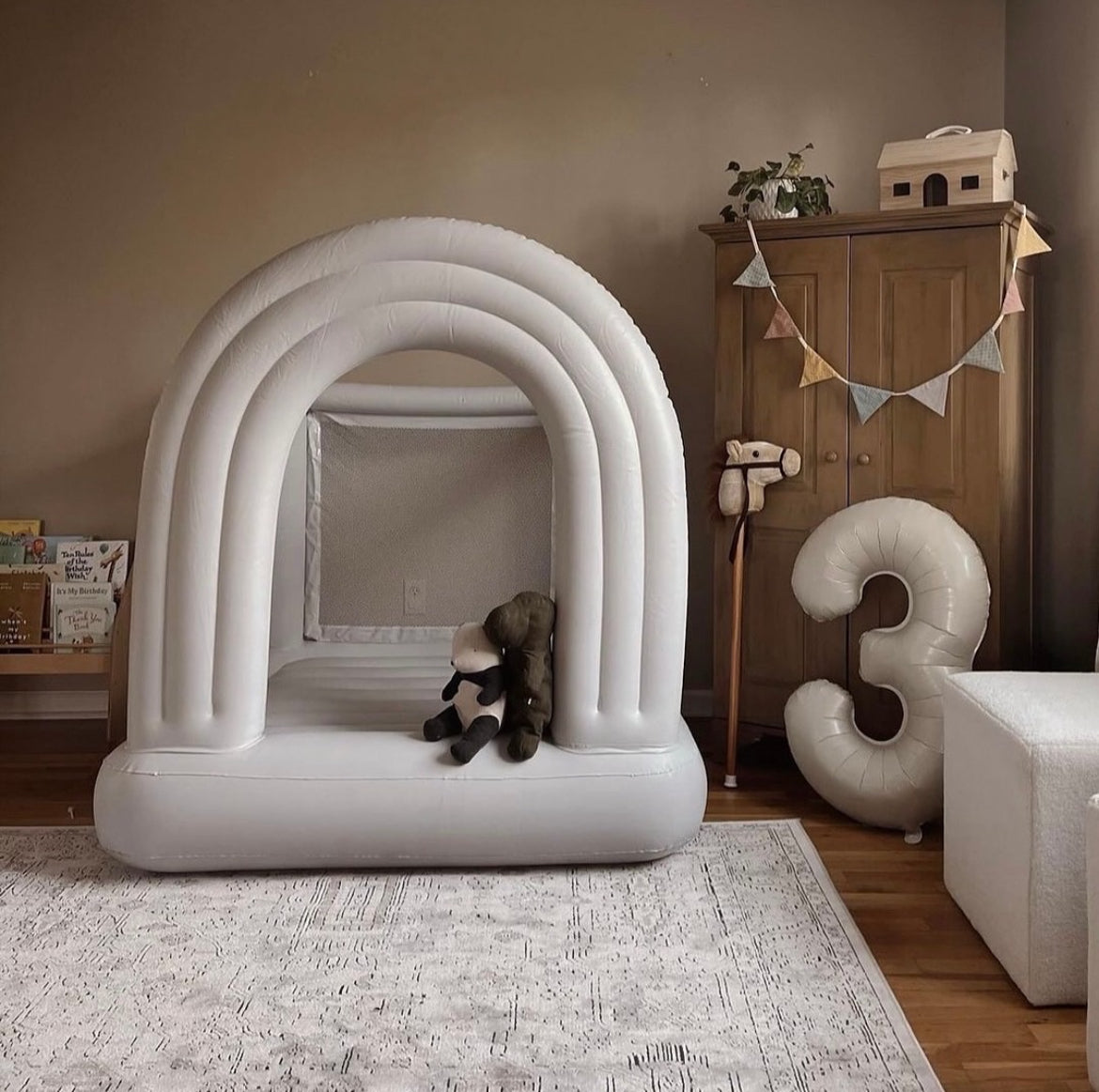 Bouncy Castle Baltā MINĪ pils 1.2m - piepūšamās atrakcijas noma Liepājā