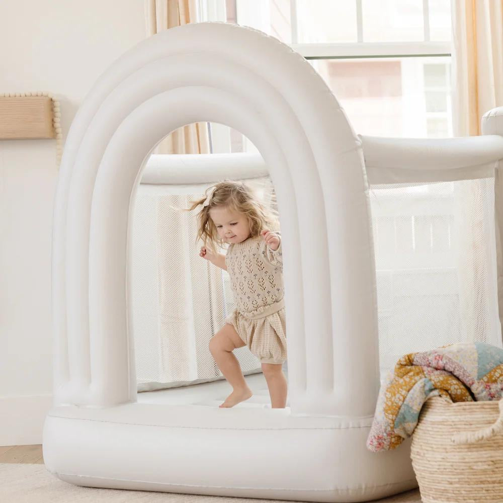 Bouncy Castle Baltā MINĪ pils 1.2m - piepūšamās atrakcijas noma Liepājā