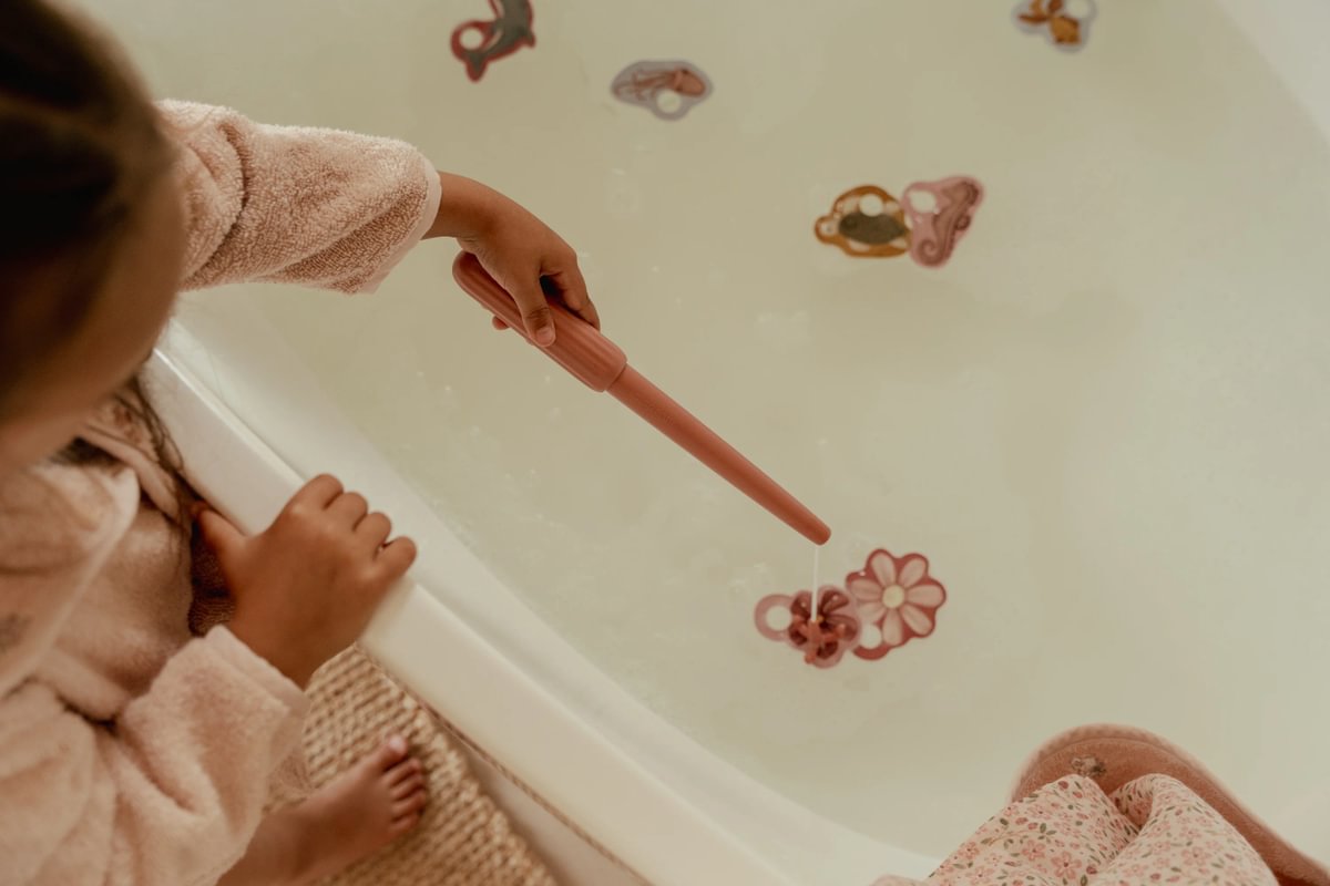 Vannas rotaļlieta- Makšķerēšanas spēle, Fishing Game, Pink, Little Dutch
