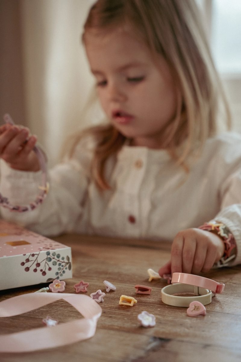Ziemassvētku adventes kalendārs - piekariņu rokassprādzes, Christmas Advent Calendar with Bracelets, Little Dutch