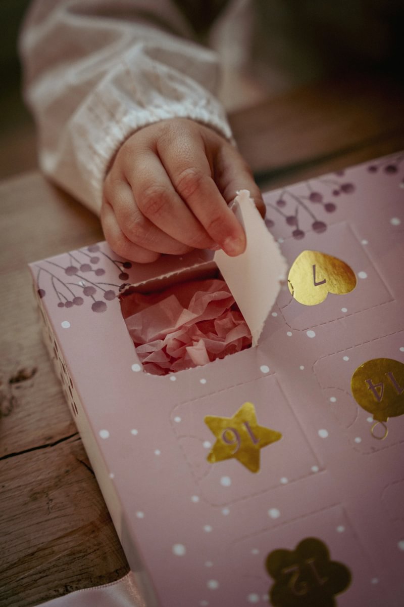 Ziemassvētku adventes kalendārs - piekariņu rokassprādzes, Christmas Advent Calendar with Bracelets, Little Dutch