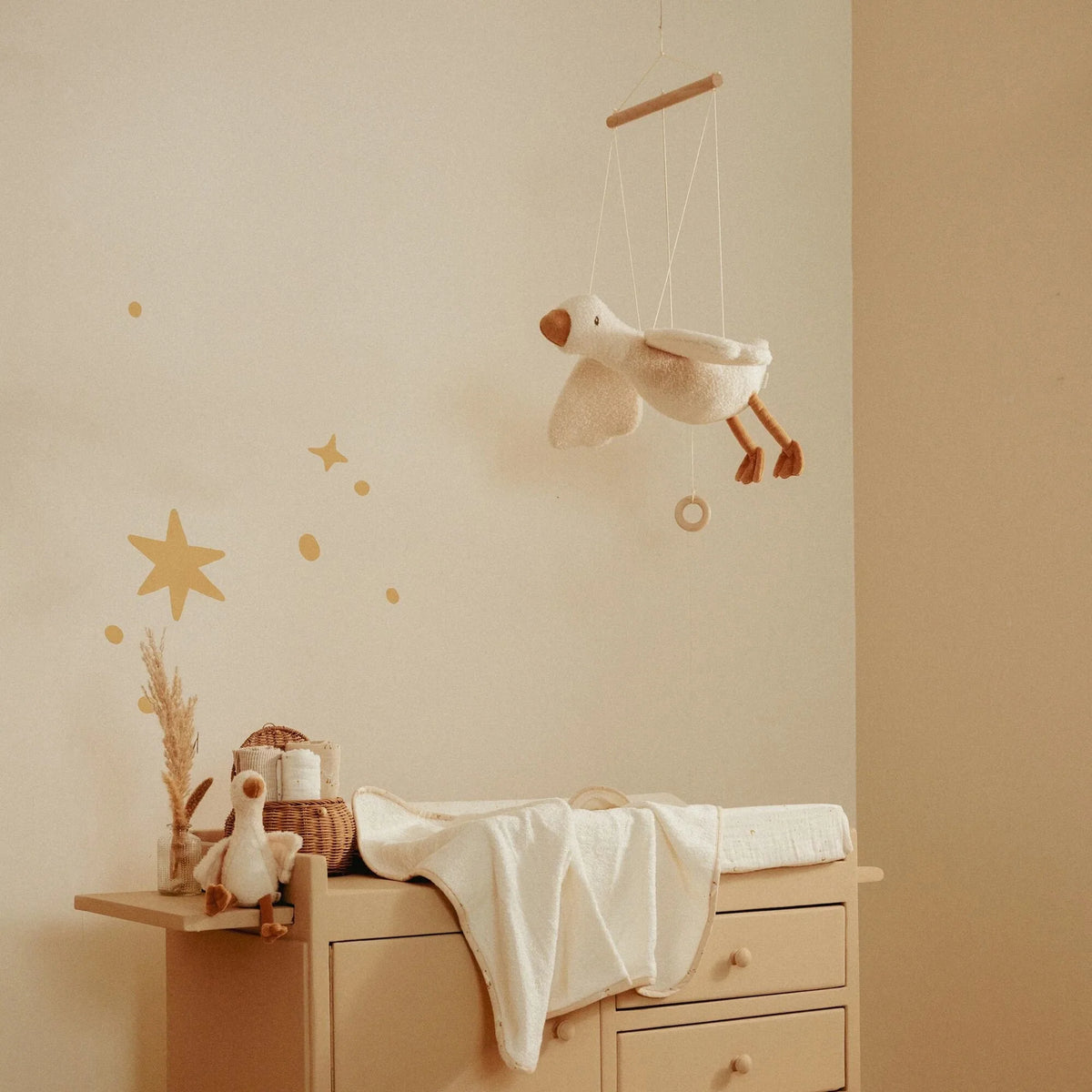Karināmā mūzikas rotaļlieta Flying Little Goose - Newborn naturals, Little Dutch