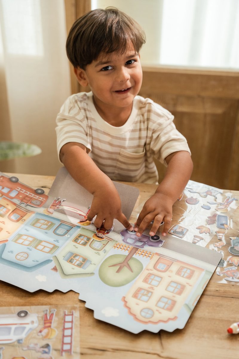 Uzlīmju aktivitāšu grāmata Jim & Friends, Reusable Sticker Story Booklet, Fire Station, Little Dutch, LD126794