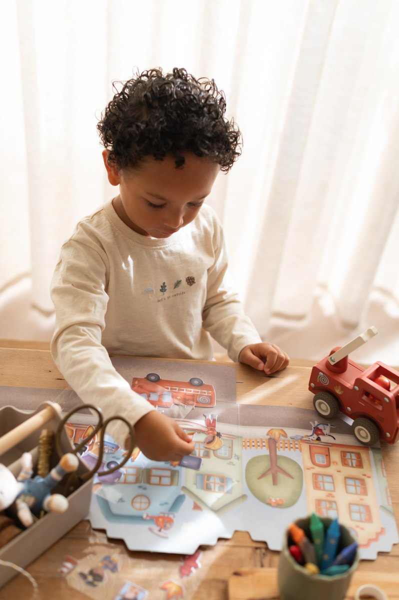 Uzlīmju aktivitāšu grāmata Jim & Friends, Reusable Sticker Story Booklet, Fire Station, Little Dutch, LD126794