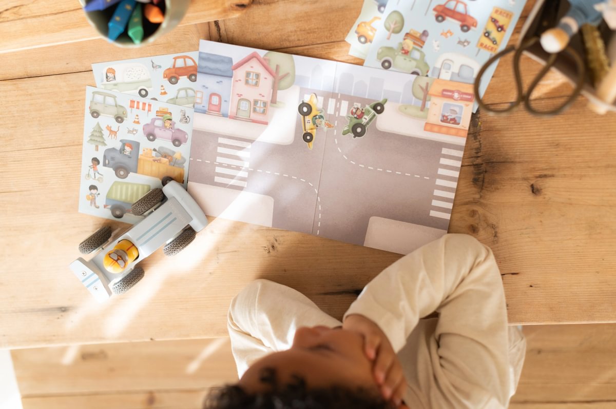 Uzlīmju aktivitāšu grāmata Sticker Story Booklet, Jim's Traffic, Little Dutch, LD126770