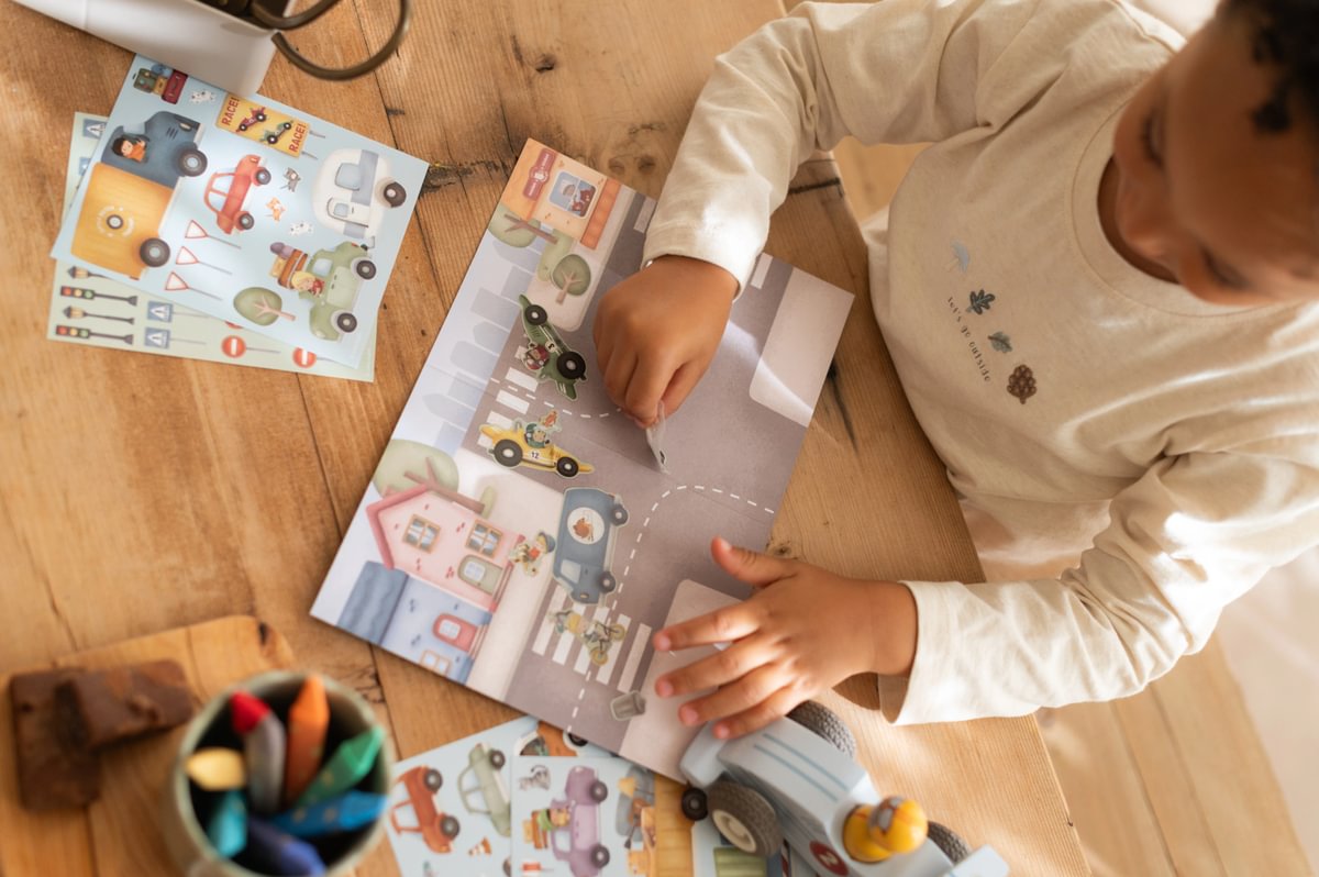 Uzlīmju aktivitāšu grāmata Sticker Story Booklet, Jim's Traffic, Little Dutch, LD126770