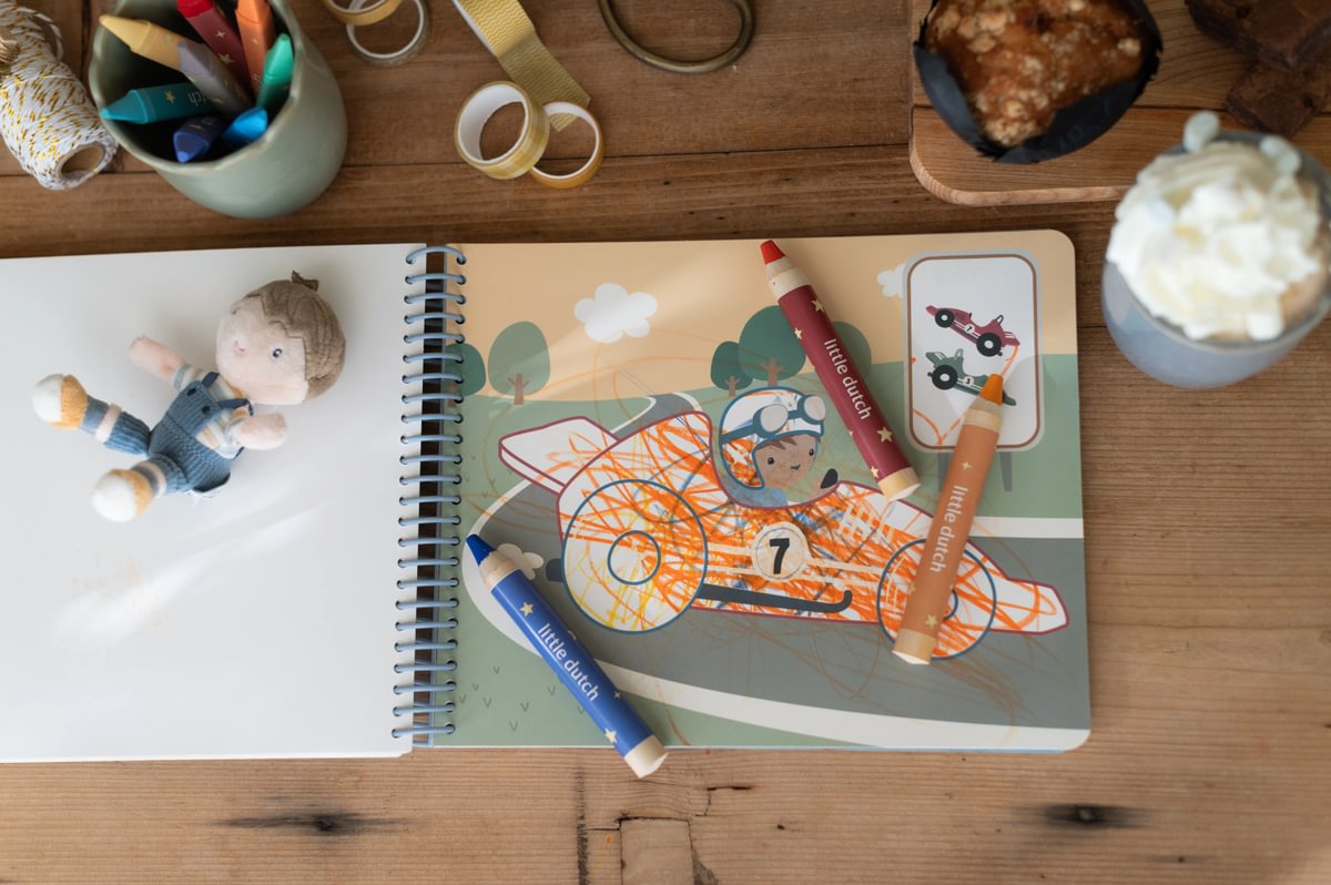 Krāsojamā grāmata Mašīnas, Magic Colour Book Vehicles, Little Dutch