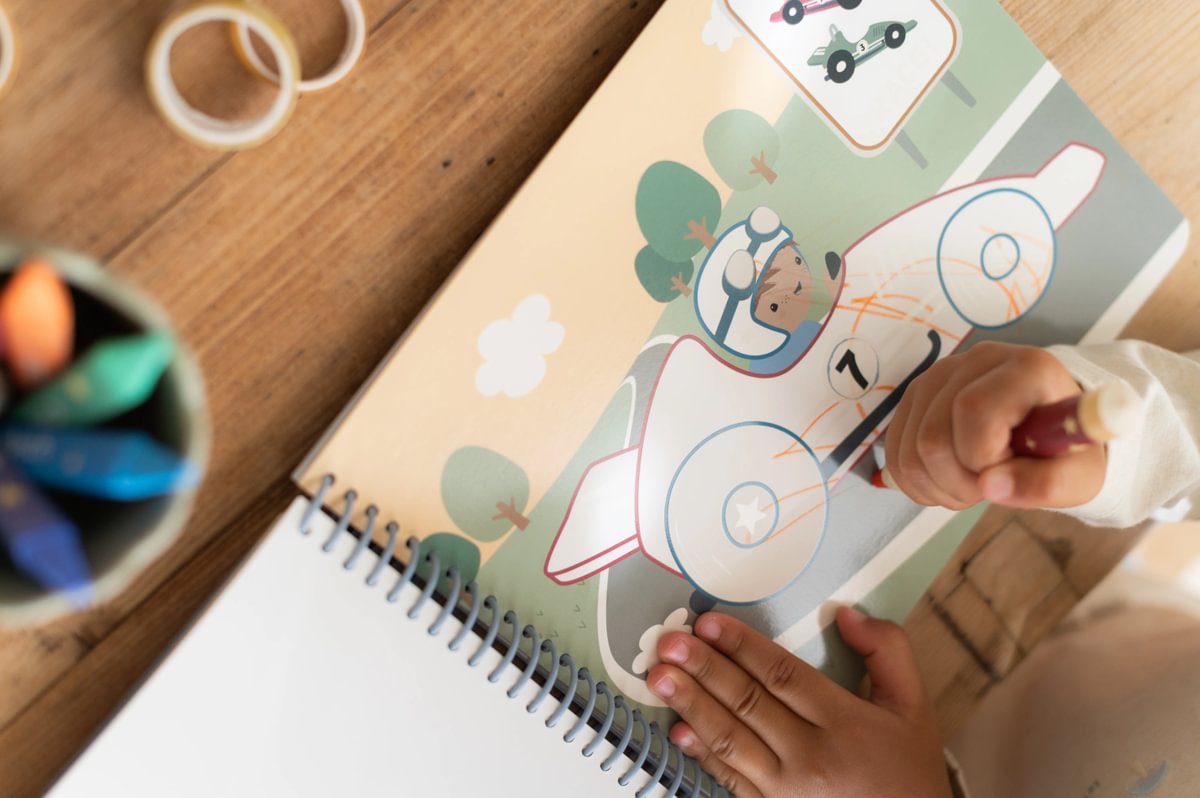 Krāsojamā grāmata Mašīnas, Magic Colour Book Vehicles, Little Dutch