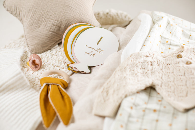 Double-sided monthly photo cards for newborn, Milestone Cards Balloons