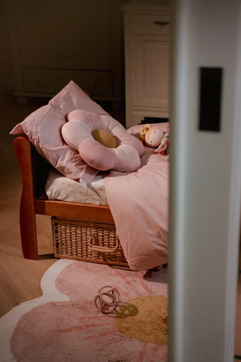 Dekoratīvs spilvens bērniem Puķe, Knitted Cushion Flower, Little Dutch