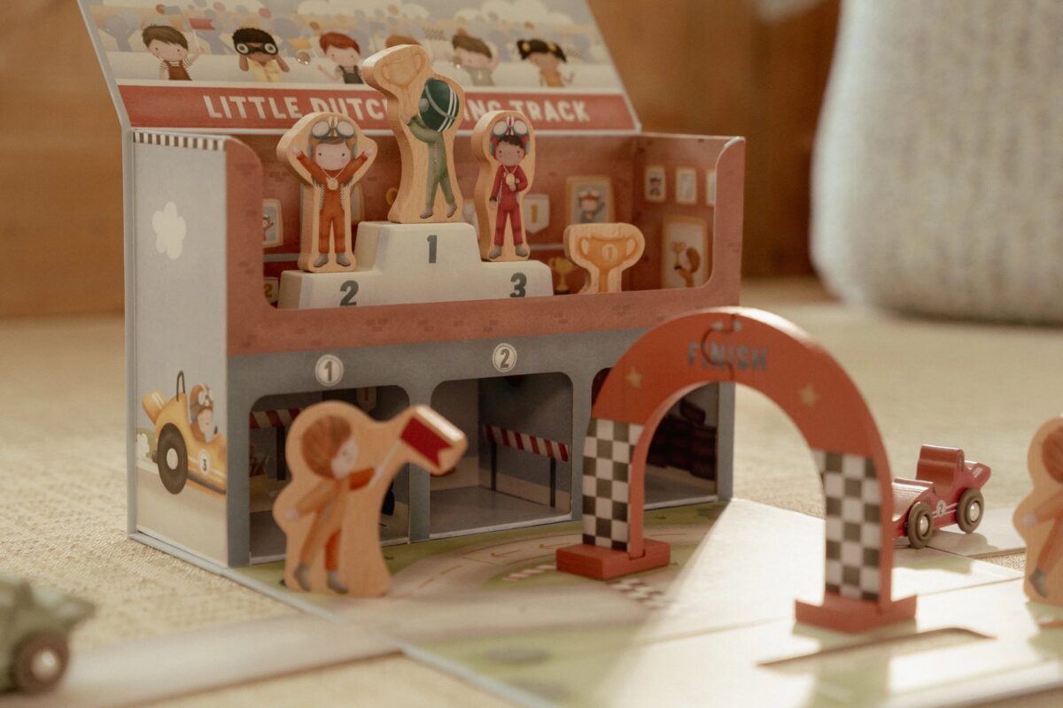 Rotaļu čemodāns ar auto sacīkšu trasi, Play Case with Racetrack, Little Dutch, ld2524