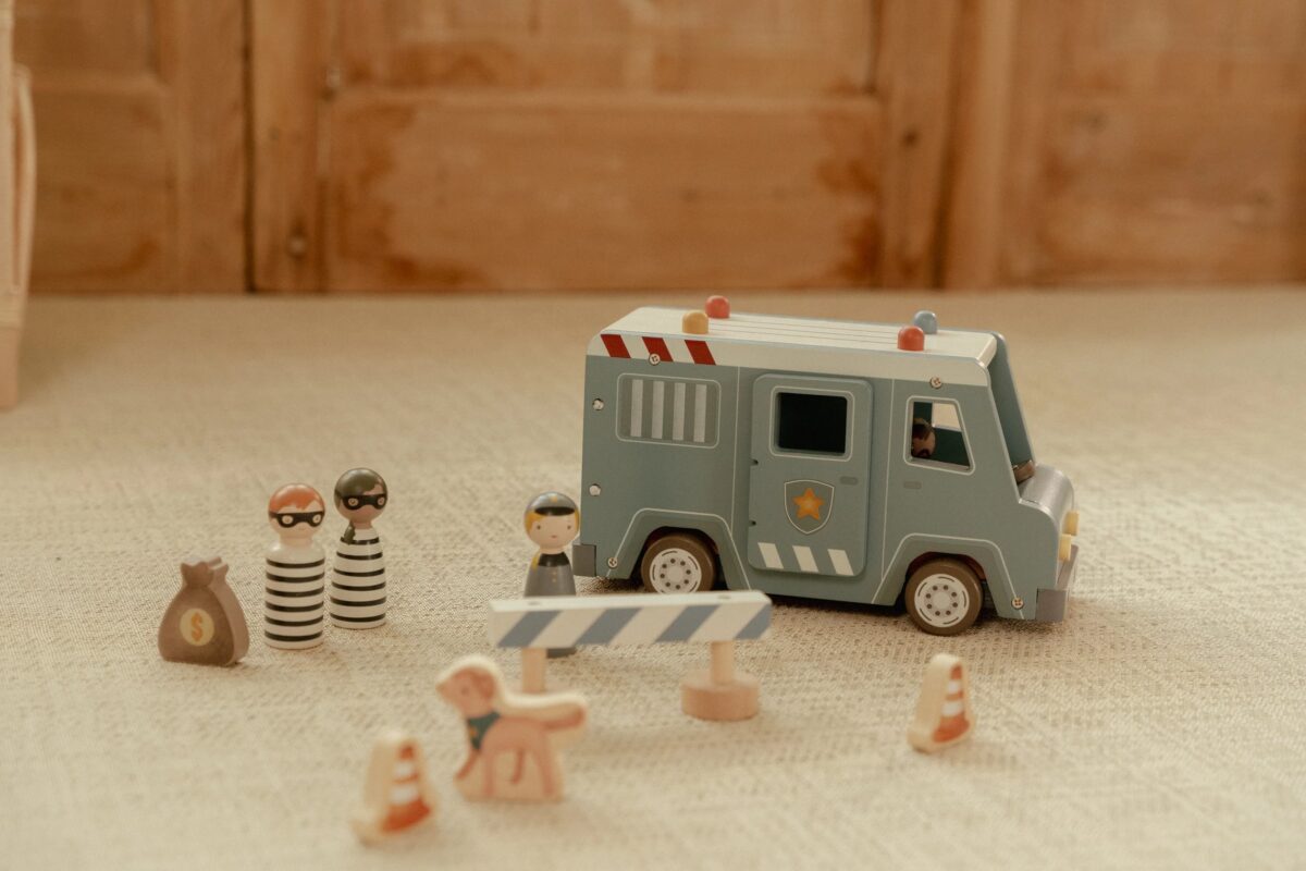 Koka Policijas busiņš, Police Van, Little Dutch