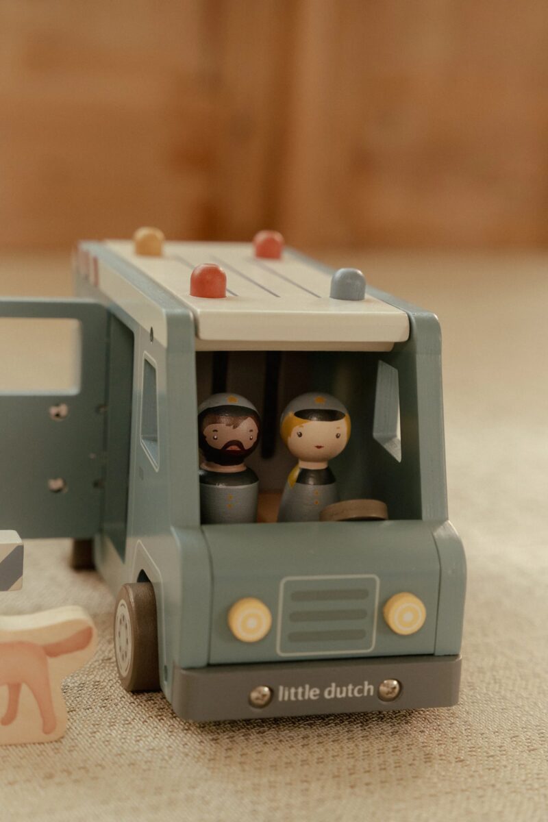 Koka Policijas busiņš, Police Van, Little Dutch