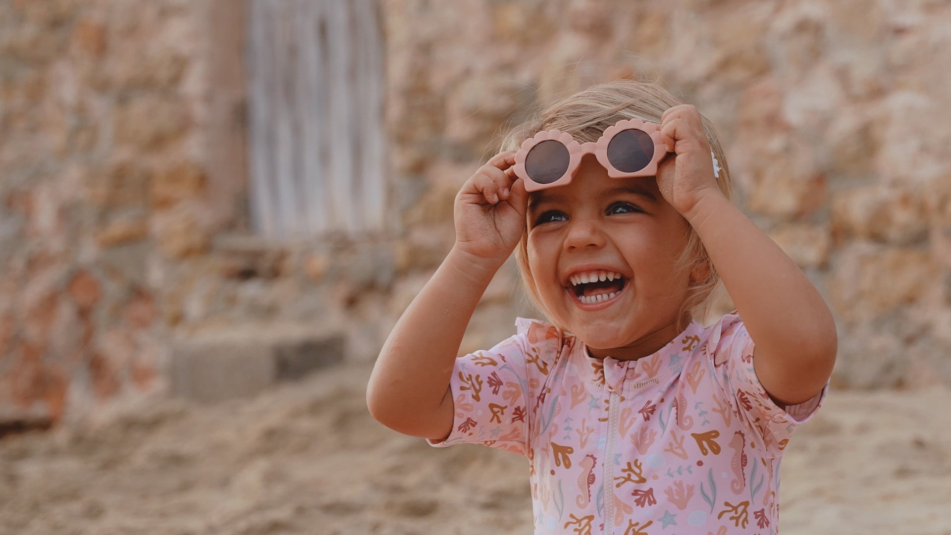 Video - Bērnu saulesbrilles Almond, Kids sunglasses, Little Dutch,  LD125803