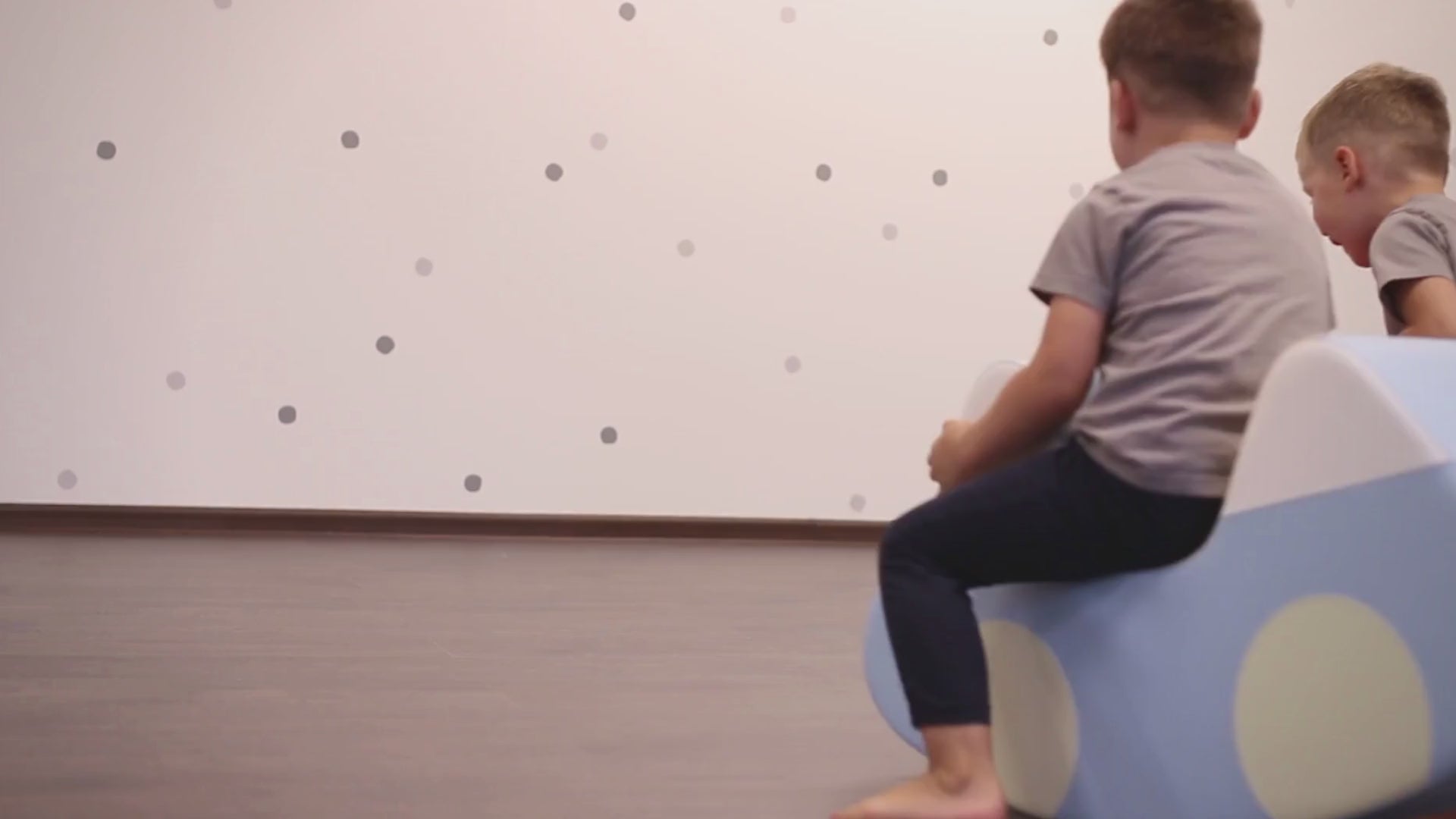 Video - Šūpuļzirdziņš Auto, Soft Play Rocker Car, IGLU, R_CAR_11