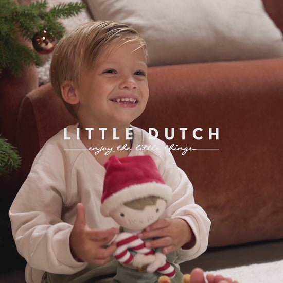 Video - Ziemassvētku lelle Jim - dāvanu kastē, Christmas Cuddle Doll, Little Dutch, LD4539