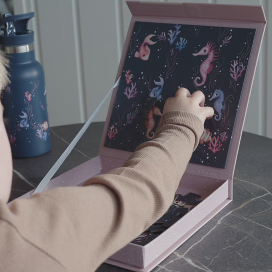 Video - Magnētiskā puzle Jūraszirdziņi, Magnetic Game Seahorse Puzzle, Filibabba, FI-03042