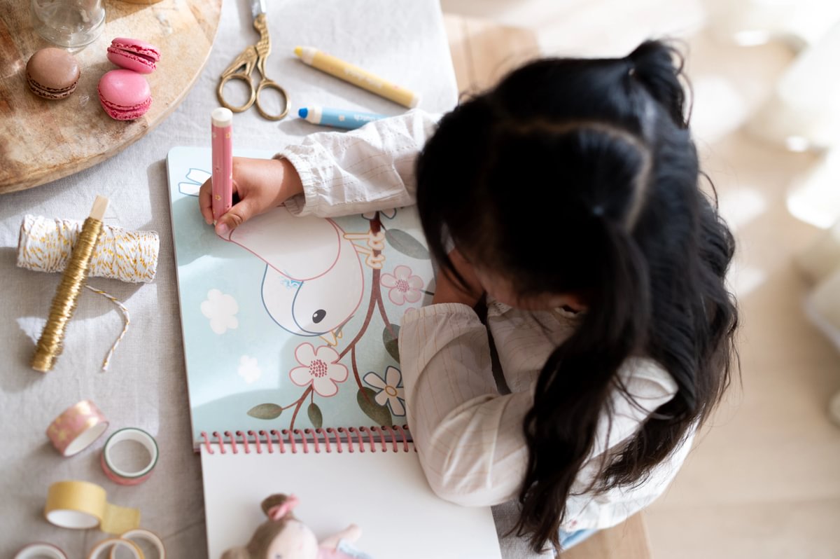 Krāsojamā grāmata Rosa's Garden, Magic Colour Book Rosa & Friends, Little Dutch