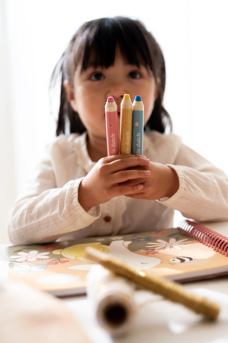 Krāsojamā grāmata Rosa's Garden, Magic Colour Book Rosa & Friends, Little Dutch