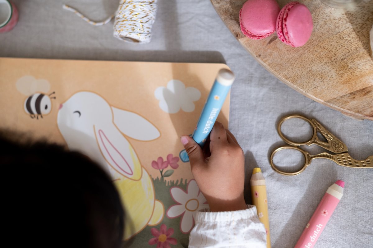 Krāsojamā grāmata Rosa's Garden, Magic Colour Book Rosa & Friends, Little Dutch