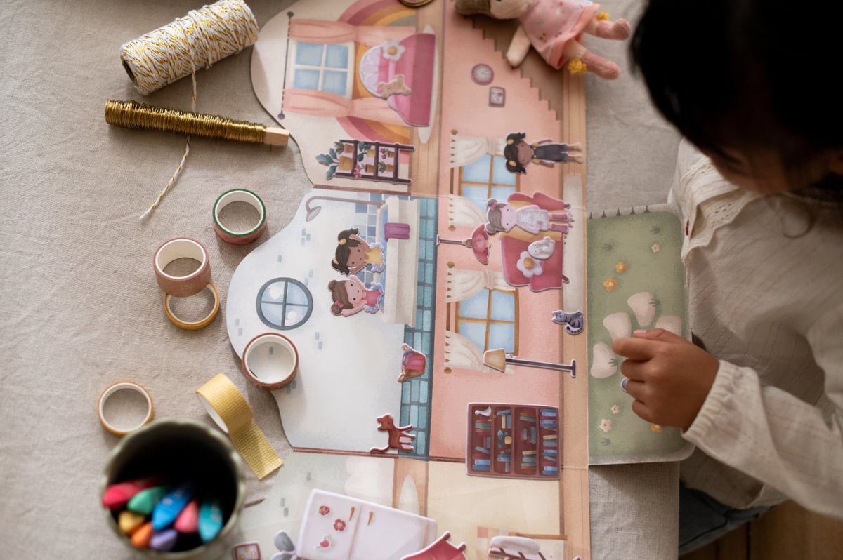 Daugkartinio naudojimo lipdukų knygelė „Rosos namai“, „Mažoji olandė“