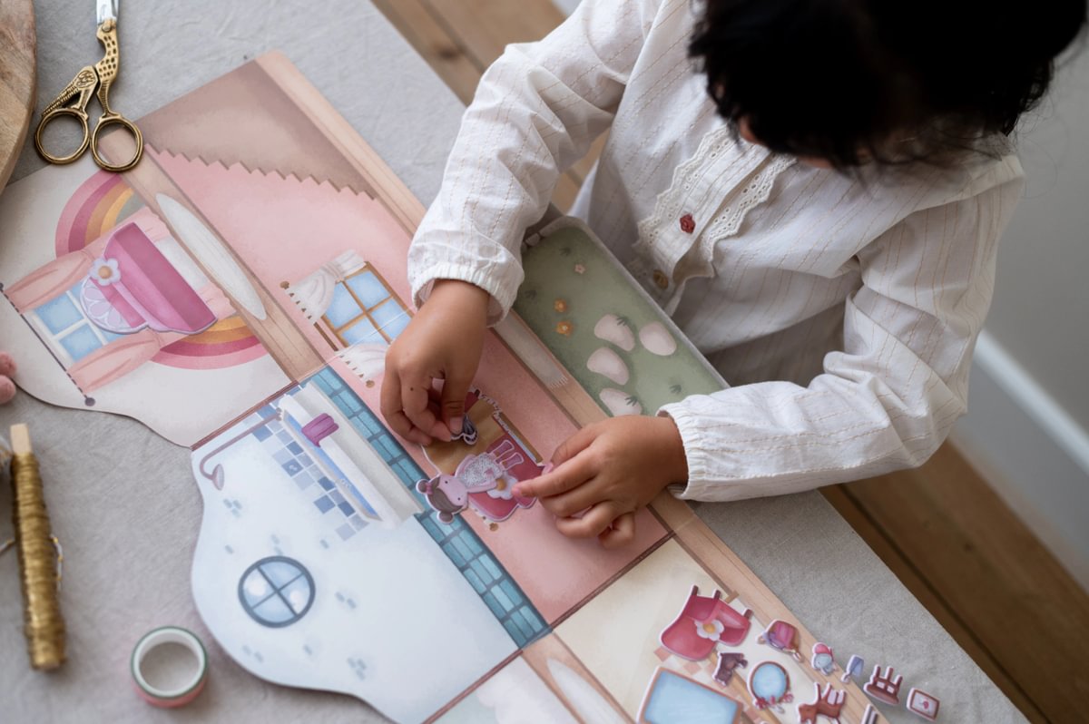 Daugkartinio naudojimo lipdukų knygelė „Rosos namai“, „Mažoji olandė“