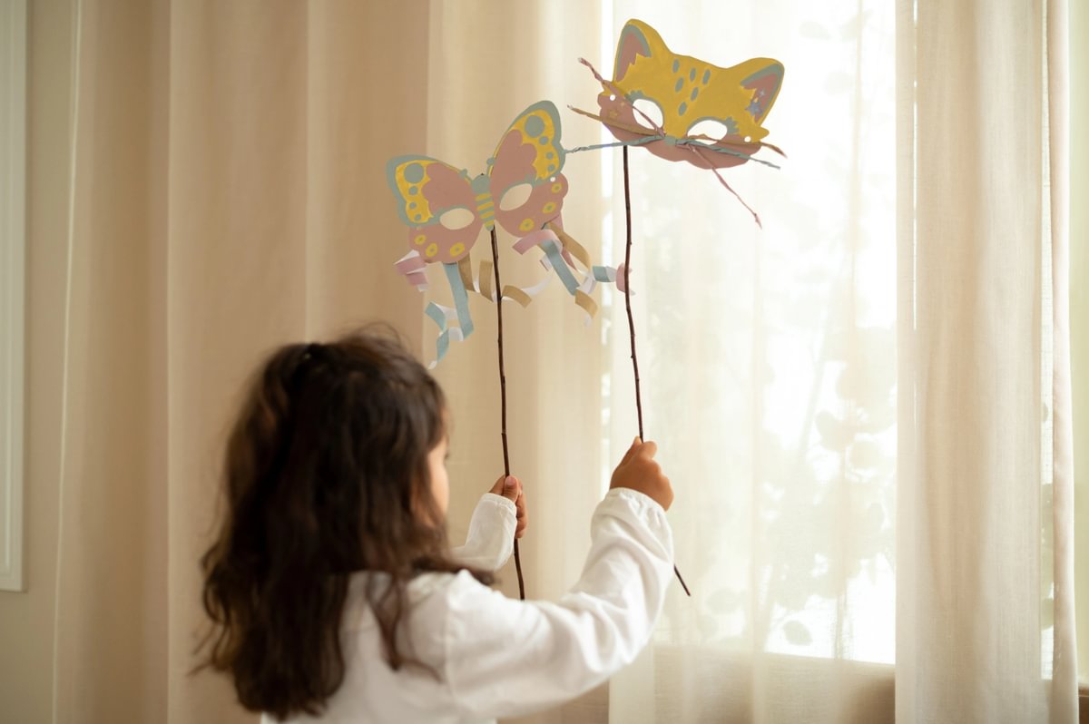 Rokdarbu grāmata ar šķērēm Book with Scissor Rosa & Friends masks, Little Dutch, LD126824