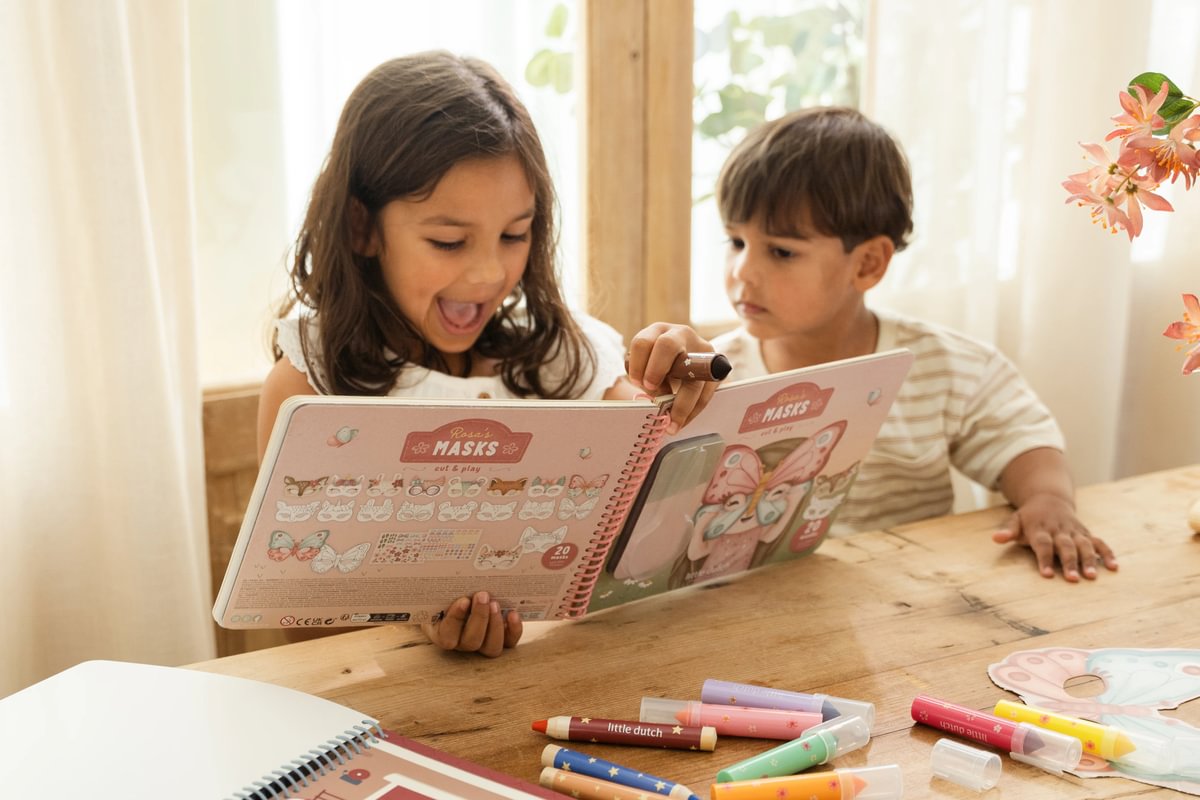 Rokdarbu grāmata ar šķērēm Book with Scissor Rosa & Friends masks, Little Dutch, LD126824