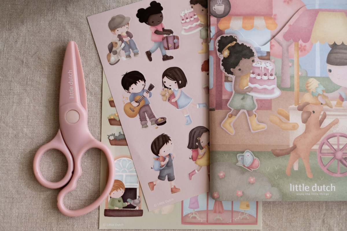 Uzlīmju aktivitāšu grāmata Sticker Story Booklet Rosa's Shopping, Little Dutch, LD126763