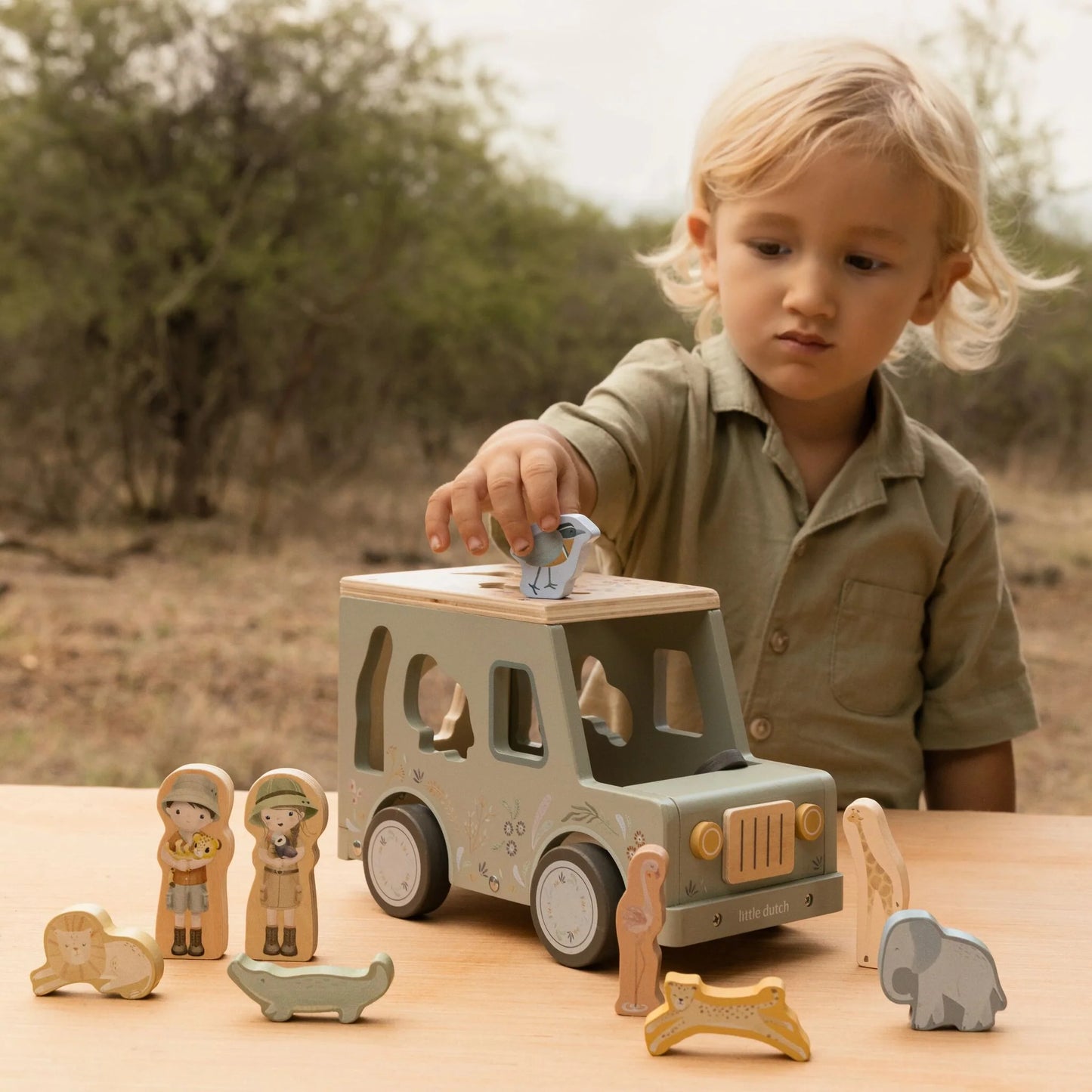 Koka formiņu šķirotājs Safari Auto, Safari Friends Shape Sorter, Little Dutch, LD7447