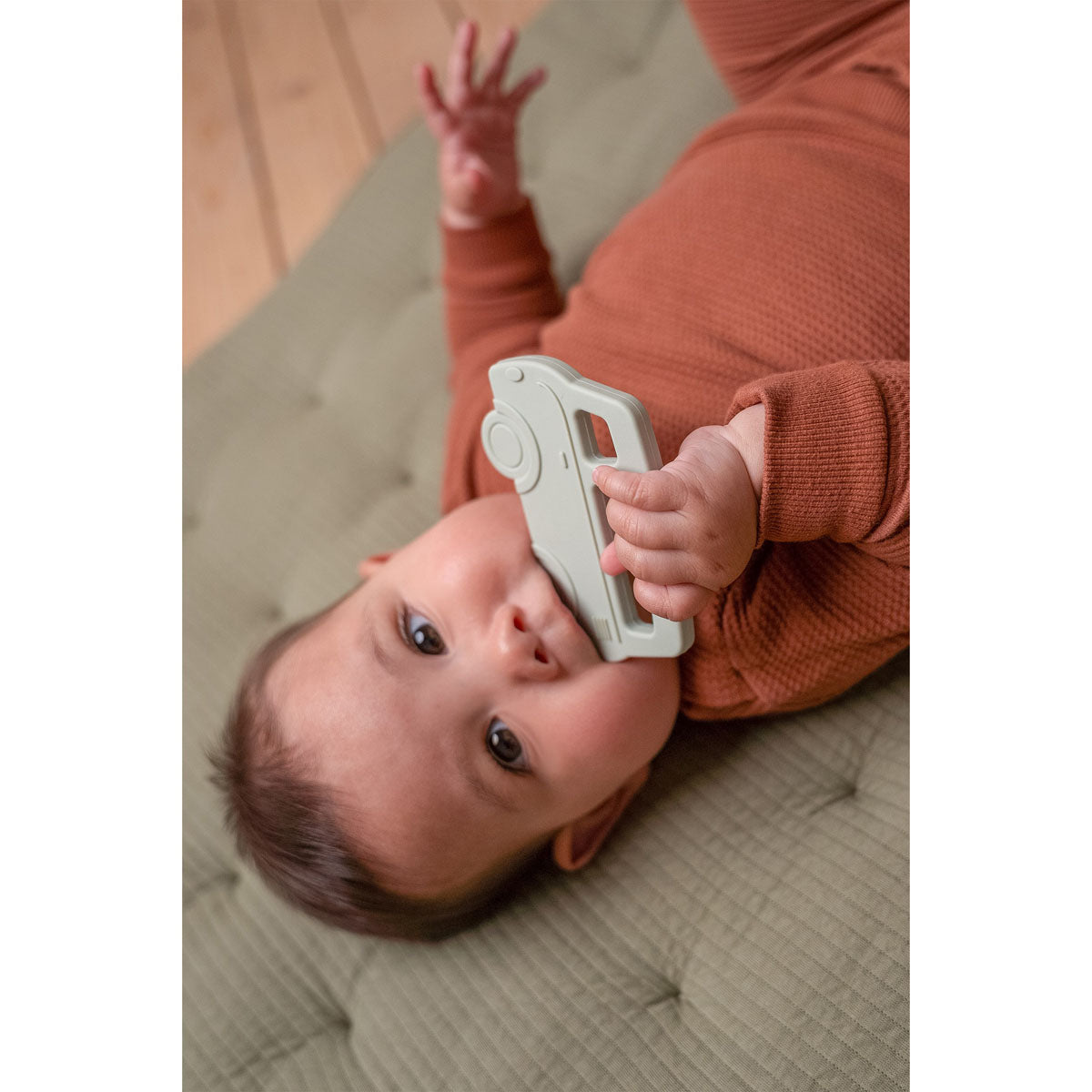 Silikona graužammanta Busiņš, Teething Toy Van, zaļš, Little Dutch